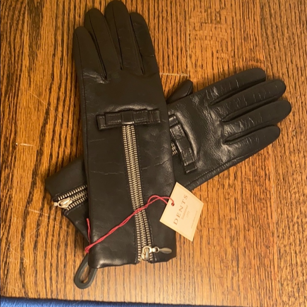 Leather gloves